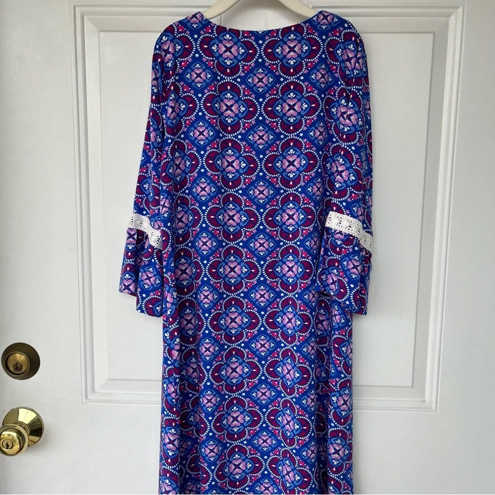•J. Khaki Girls• Patterned Bell Sleeve Dress - Size Large